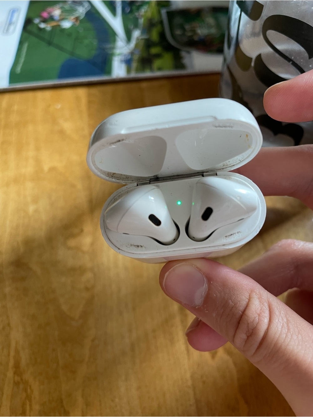 Apple White Wireless Earbuds with Charging Case